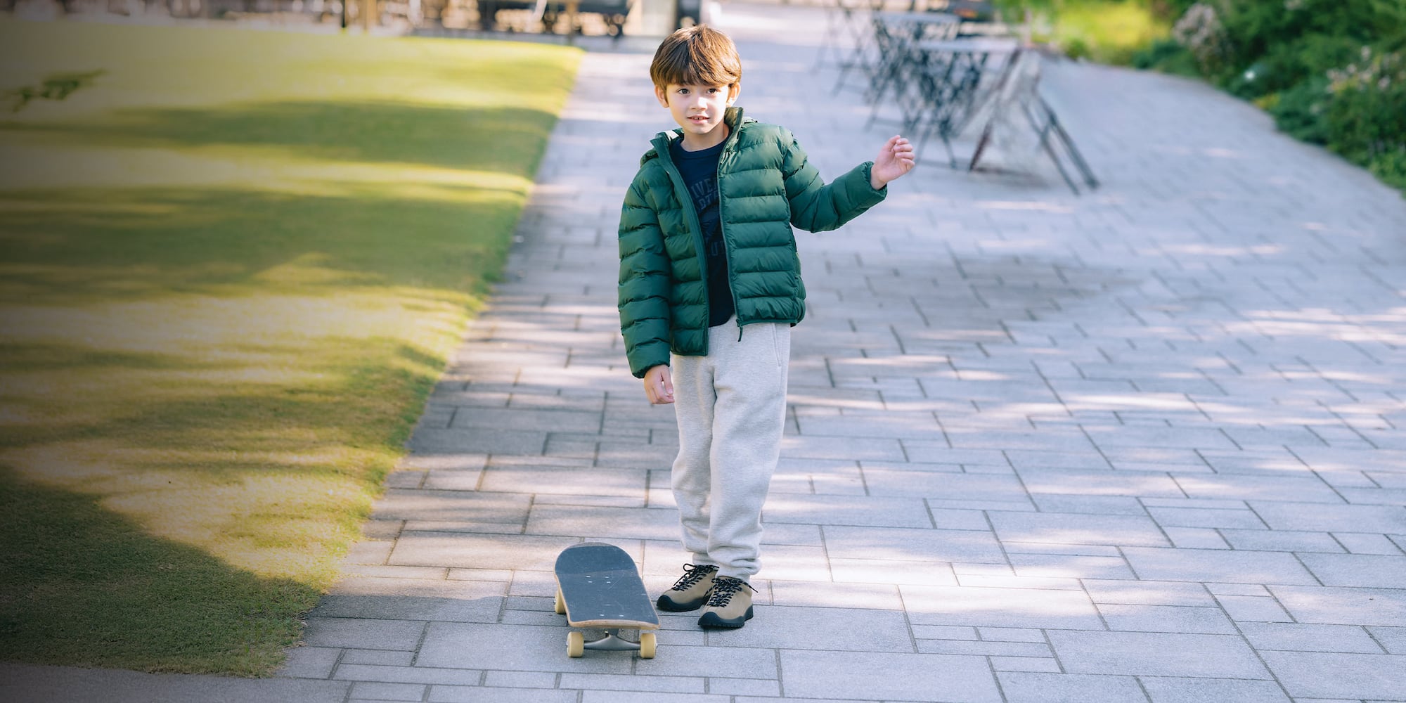 Made with soft and fluffy fleece on
the inside for instant warmth.