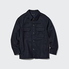 ゆったりとしたシルエットでリラックス感のある着こなしができる。ポケットが多彩で実用性も抜群。