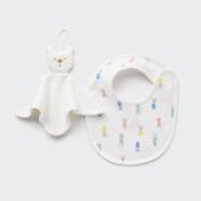 使いたい時にサッと拭けるタオルとスタイのセット。