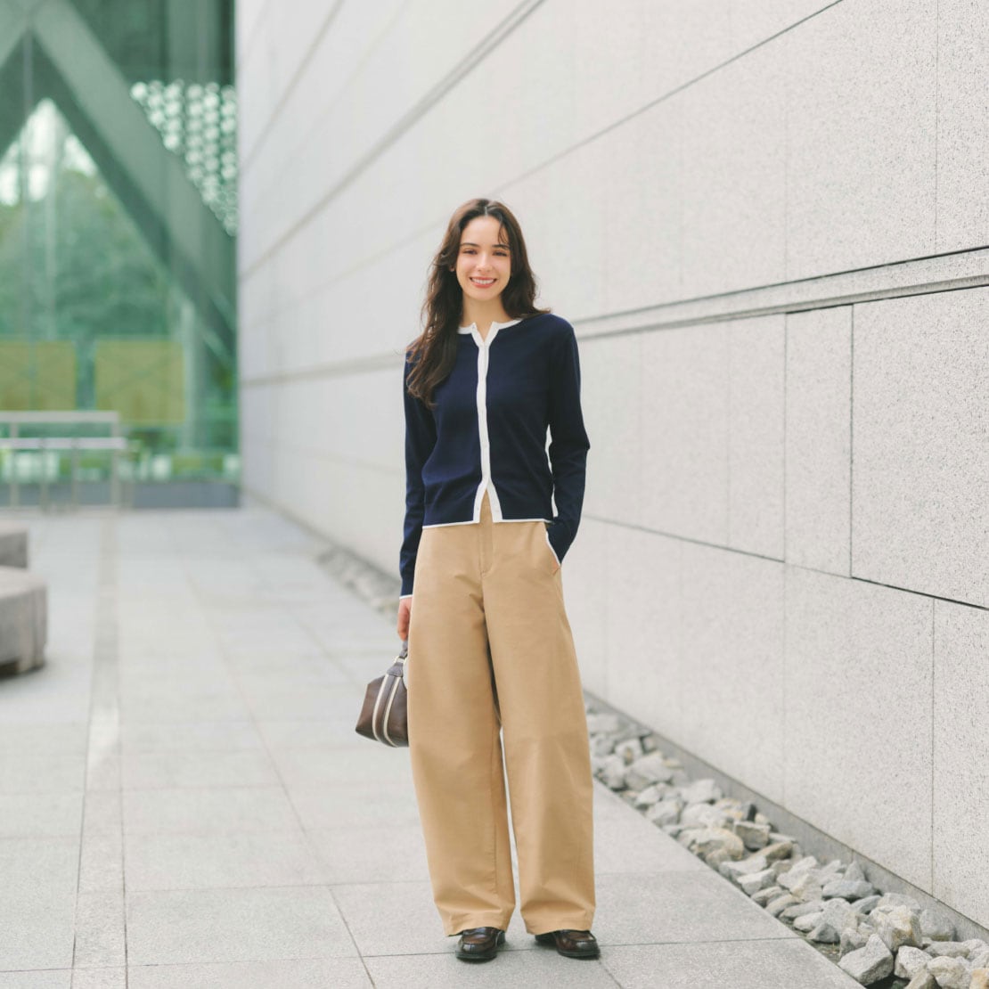 レディースのワイドパンツ商品一覧ページはこちらから。