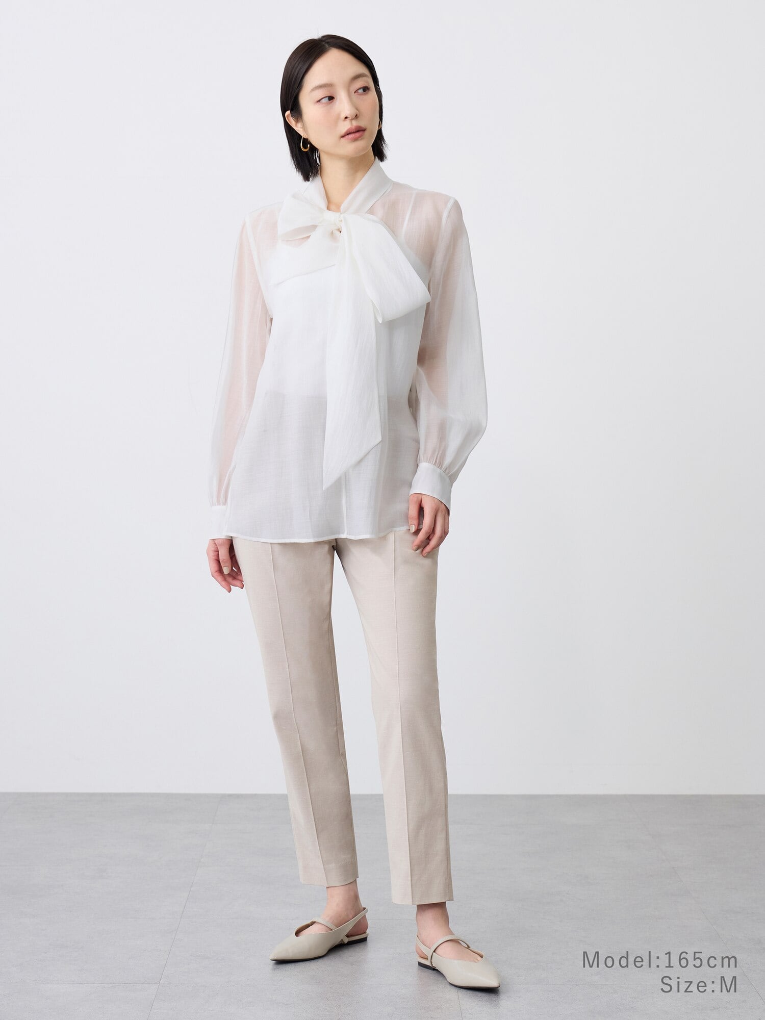 スティックパンツ×淡色