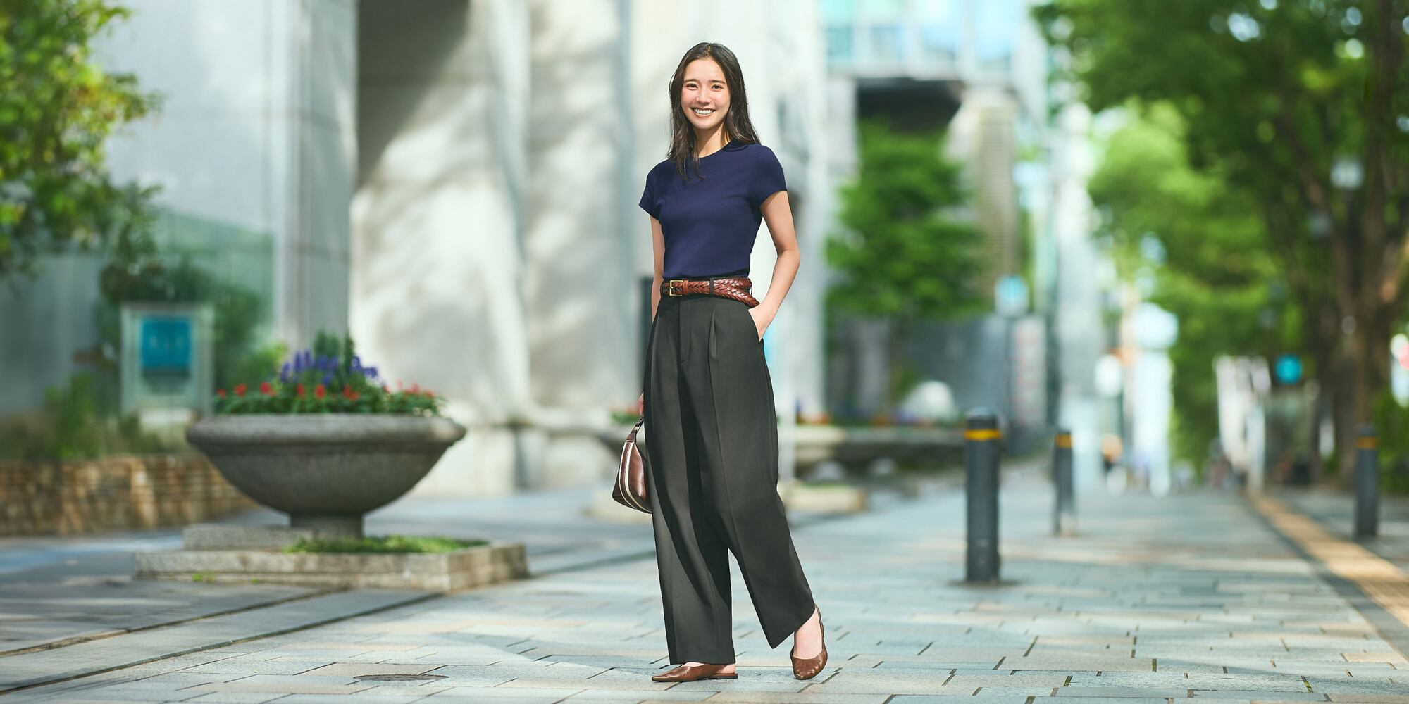 レディースのワイドパンツ商品一覧ページはこちらから。