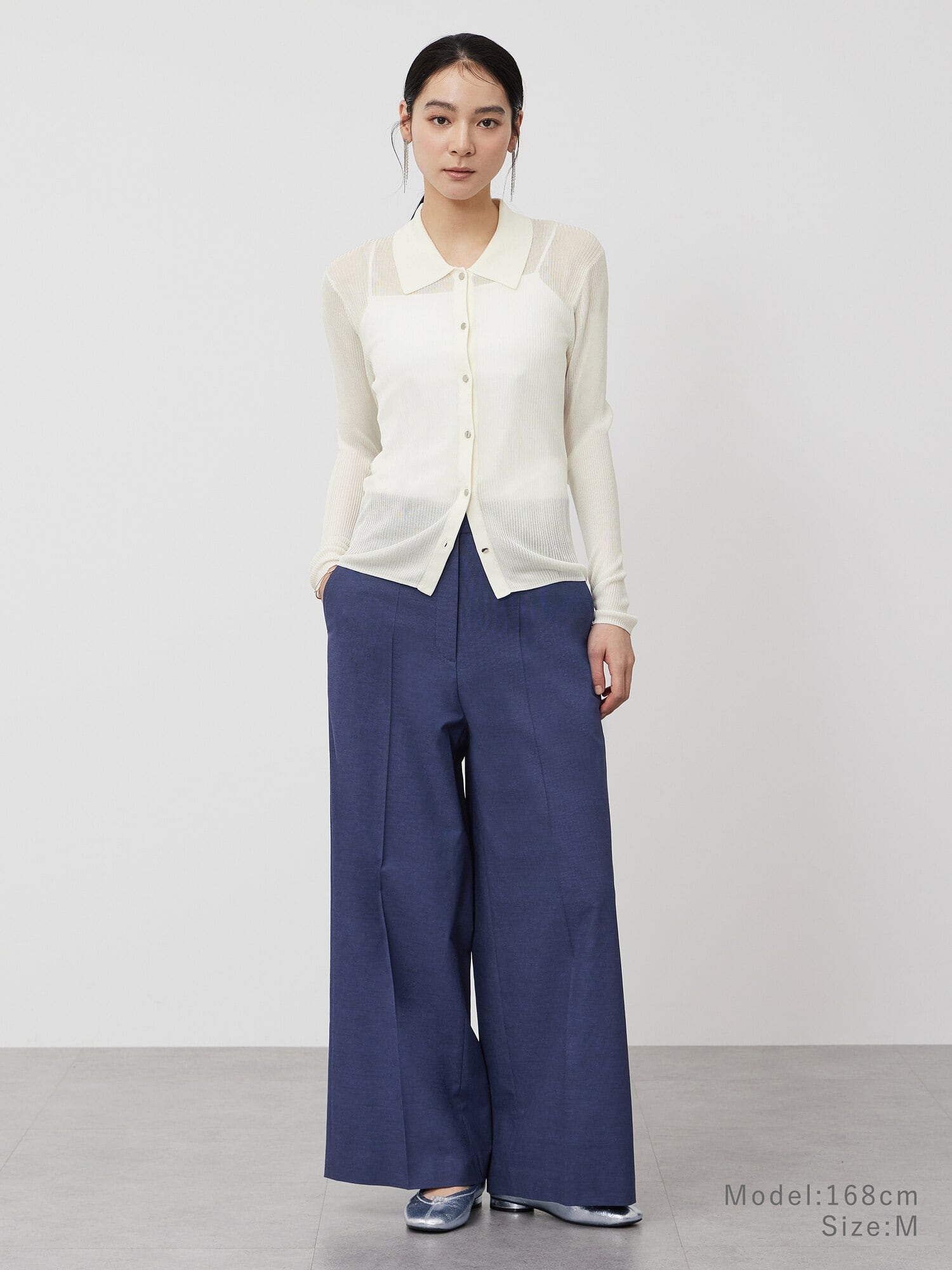 ワイドパンツ×濃色