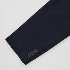 袖裏付きで着脱しやすい。