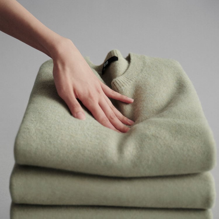 The elegance and beautiful luster of 100% extra fine merino wool.