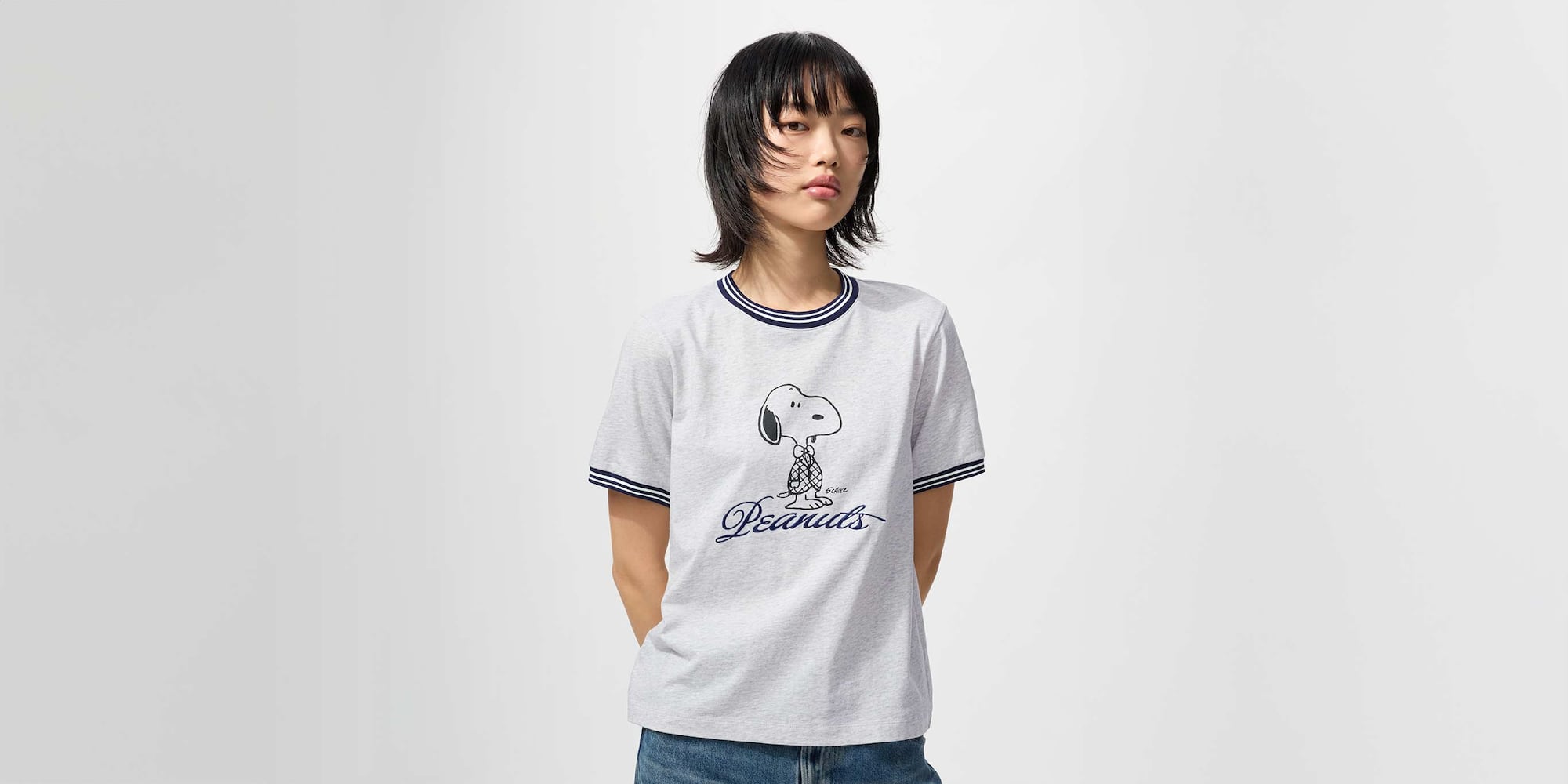 model wearing PEANUTS UT Graphic T-Shirt in grey