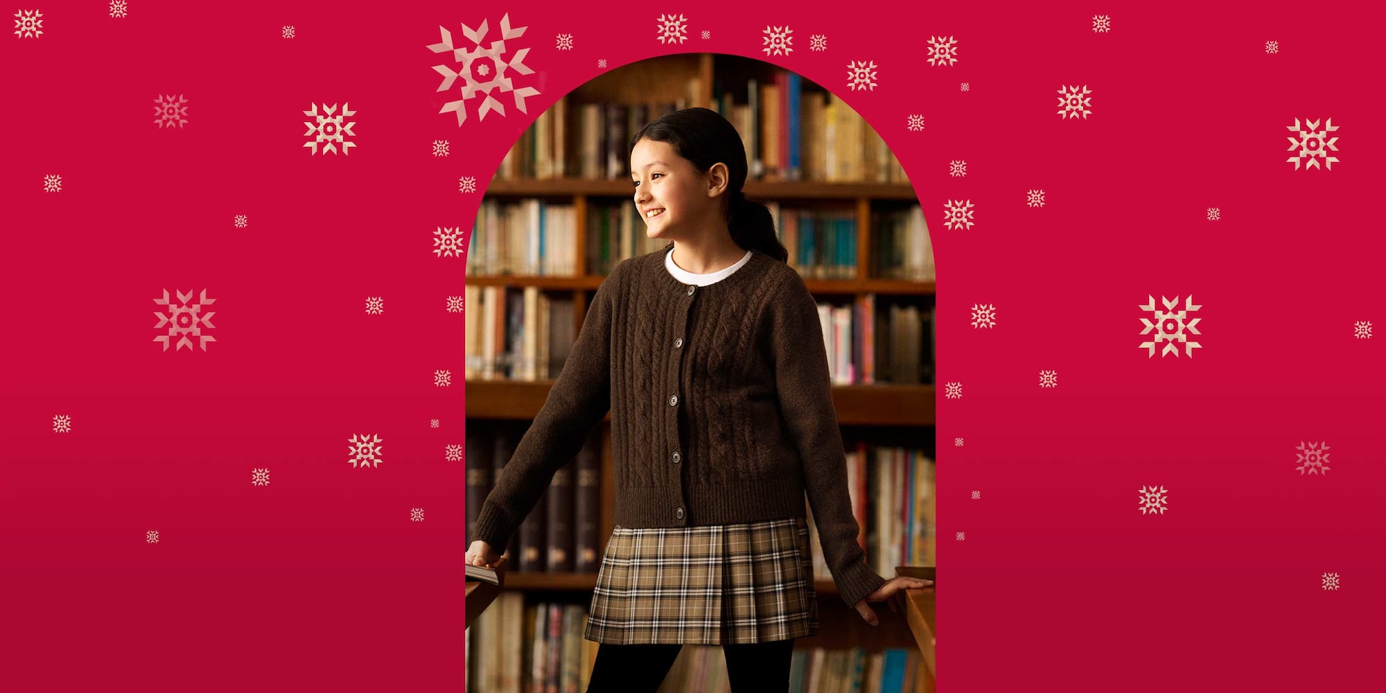 model wearing Soufflé Yarn Cardigan