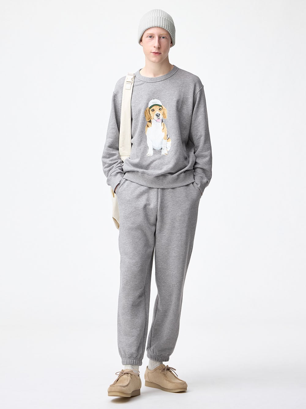 スウェットプルオーバー×スウェットジョガーパンツ