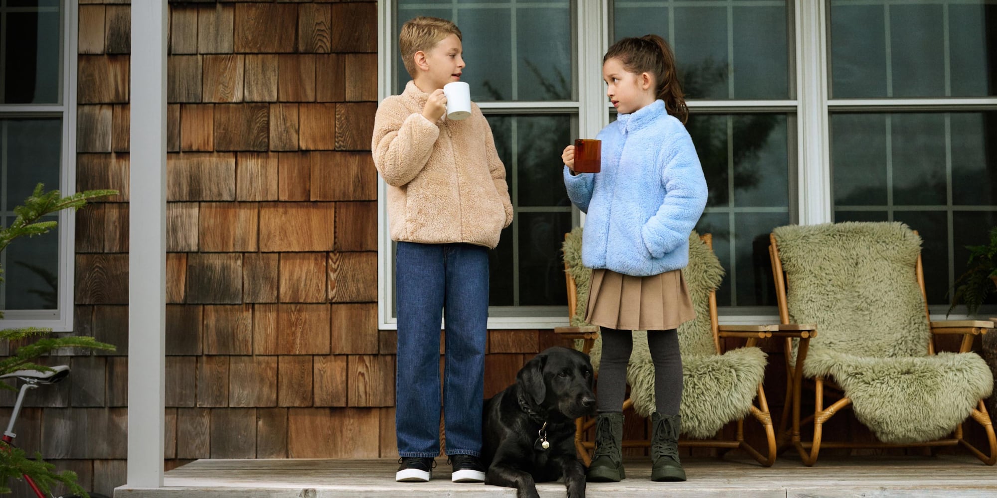 Versatile design for wearing indoors or out.