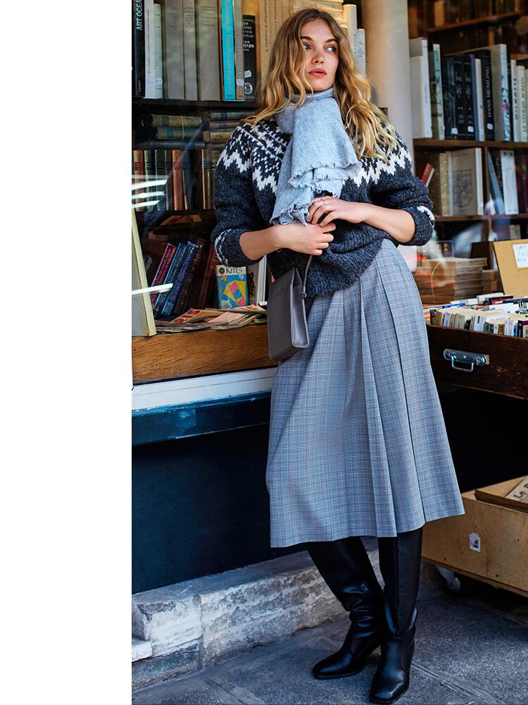 Side Pleated Narrow Skirt