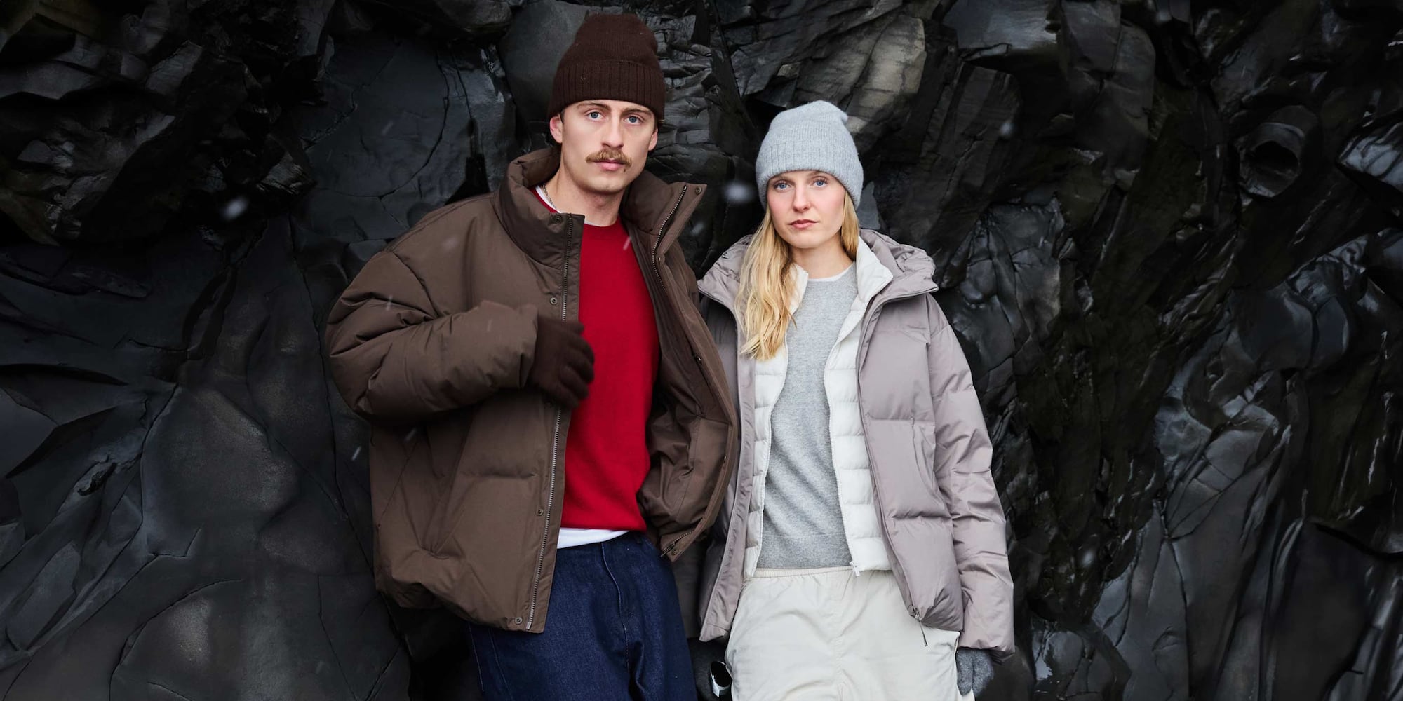 @birtahlin & @helgiijons tragen nahtlose Daunenjacken von UNIQLO.