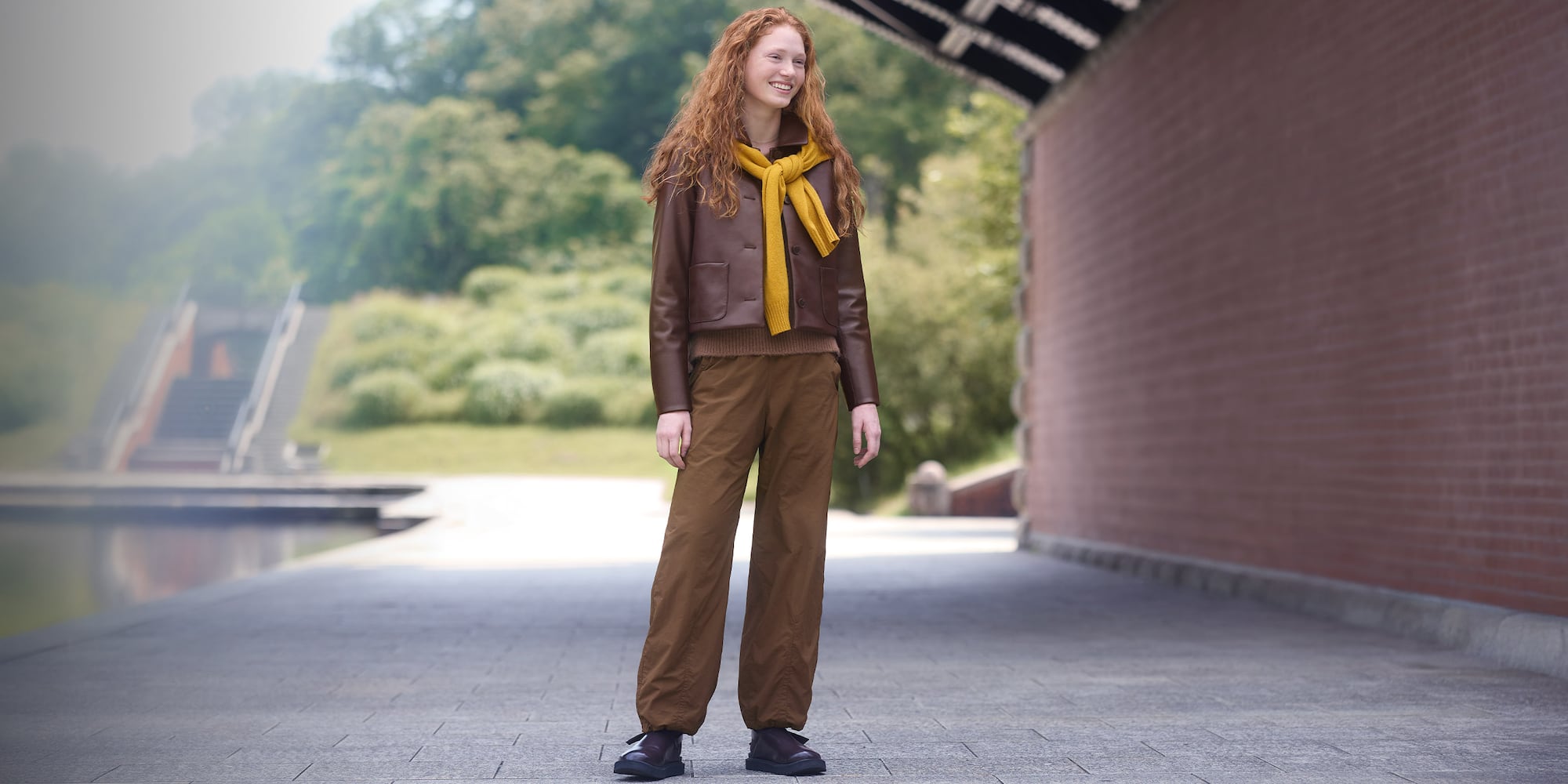 Double-layered construction with heat-retaining fleece lining.