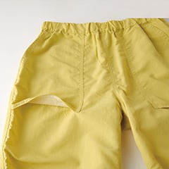 Pockets allow water drainage.