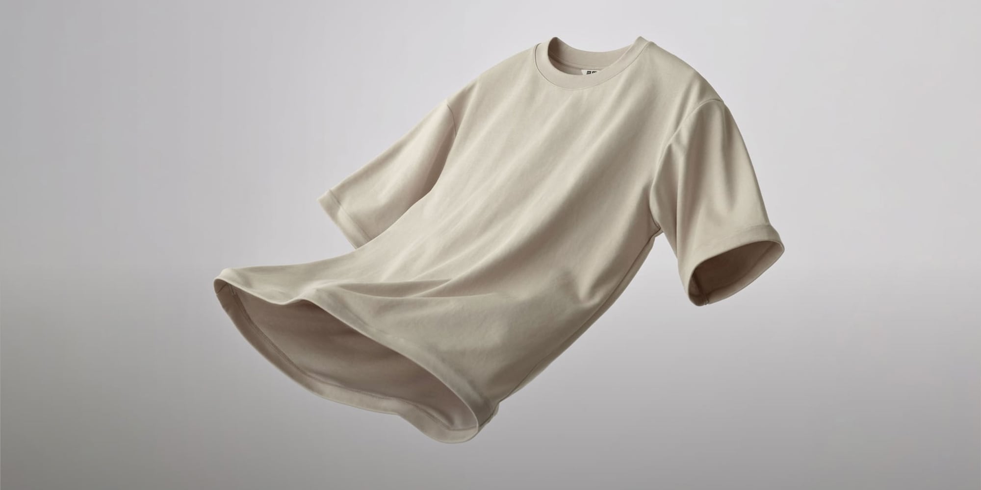 Save on this best-selling tee with a modern relaxed fit
and quick-drying functionality.