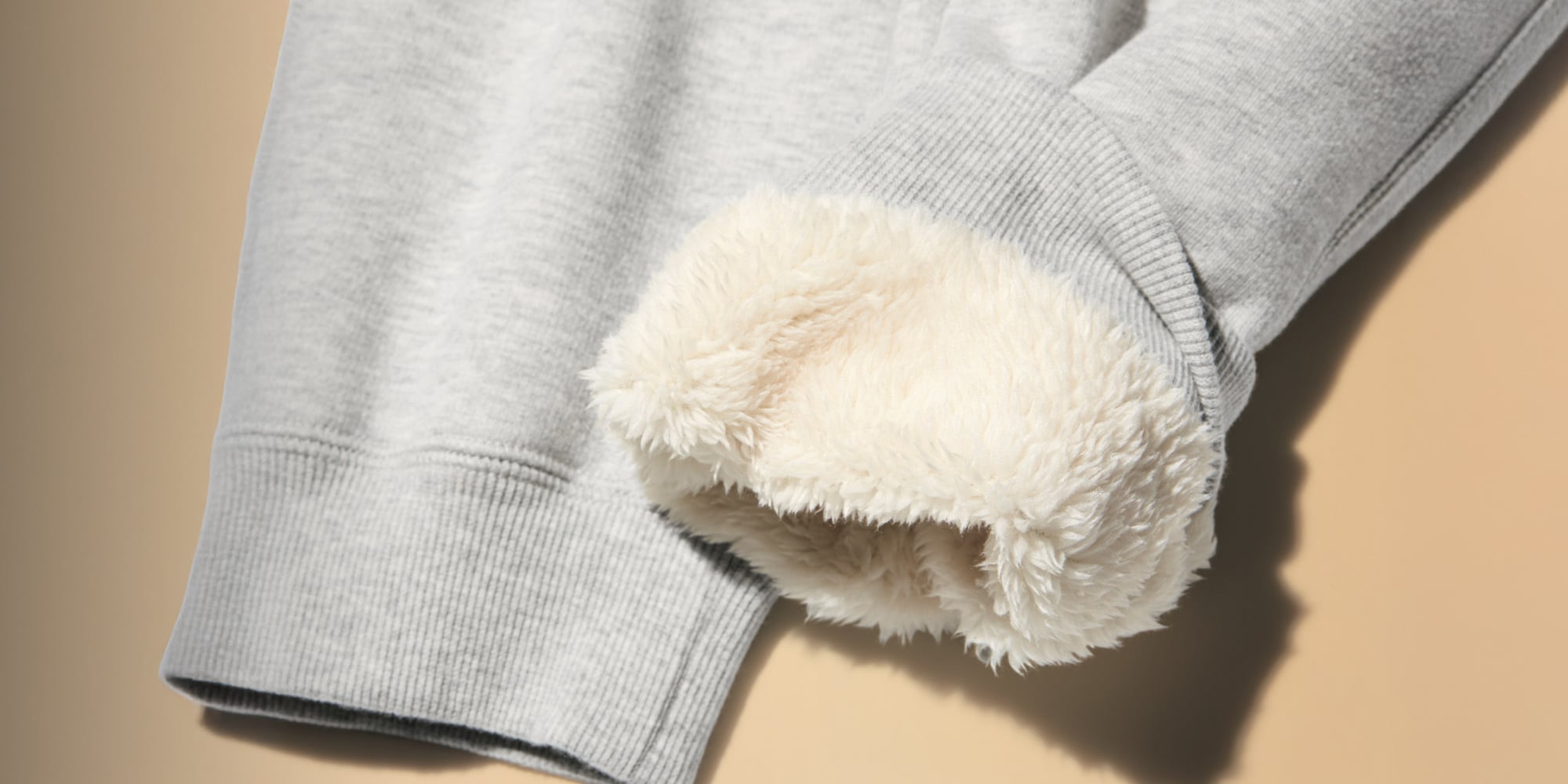 Made with soft and fluffy fleece on
the inside for instant warmth.