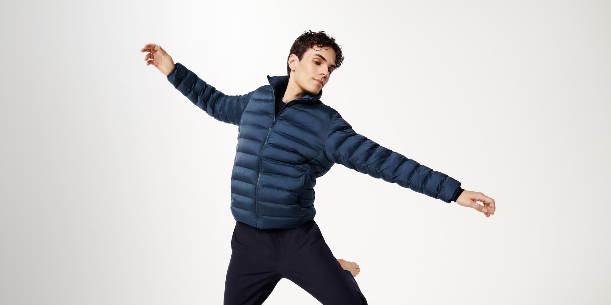 Hollow fibers trap warm air to keep you warm.