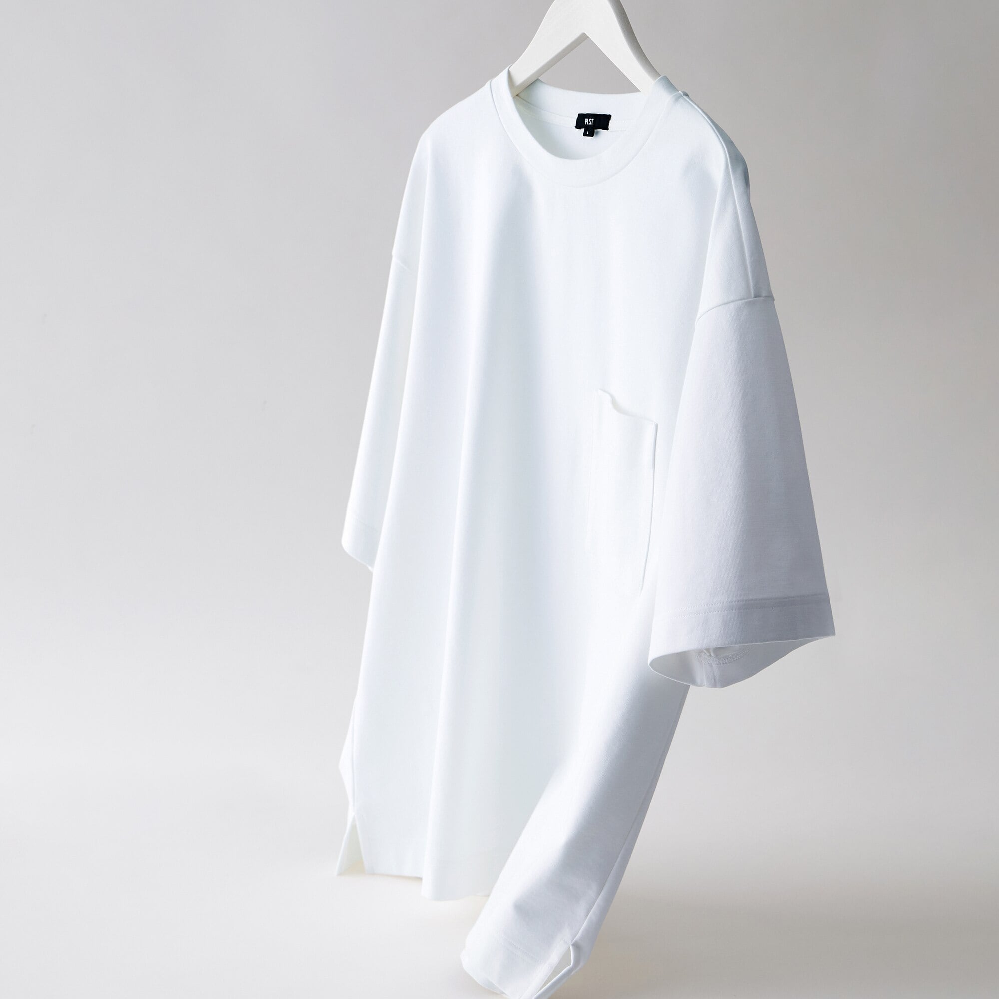 ストレッチコットンブレンドラウンドテールTシャツ