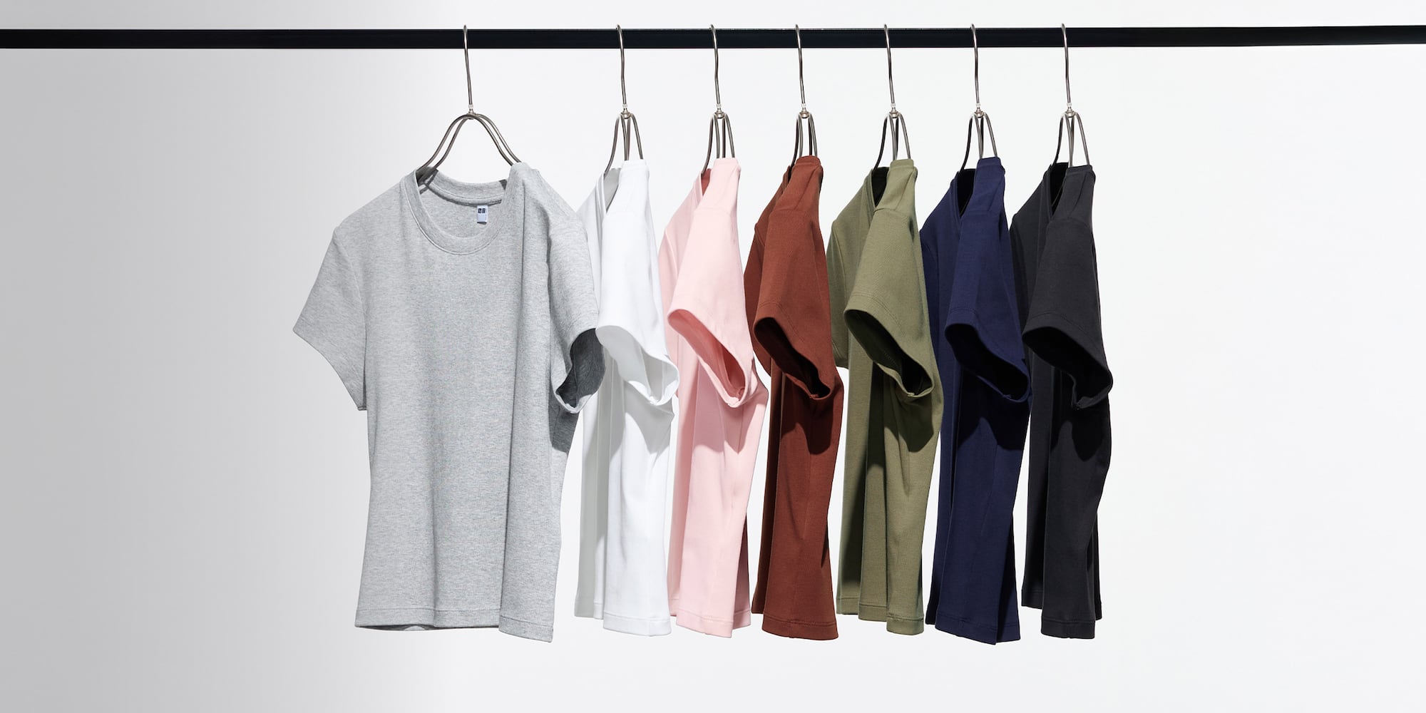 An on-trend fitted design 
with a '90s style cut.