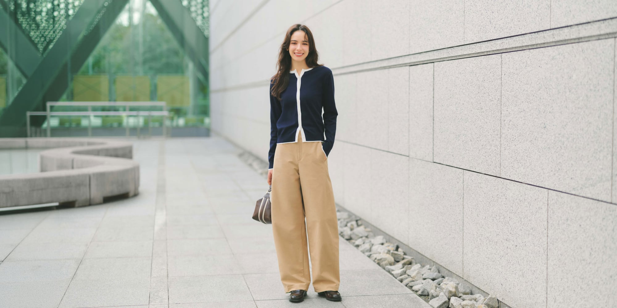 レディースのワイドパンツ商品一覧ページはこちらから。