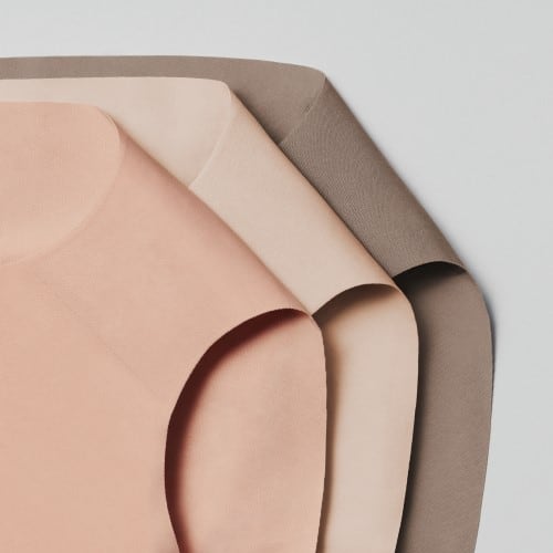 Bahan 'AIRism' yang terasa halus dan mudah kering meski berkeringat. Dengan pilihan warna baru yang bisa dipakai di semua warna kulit.