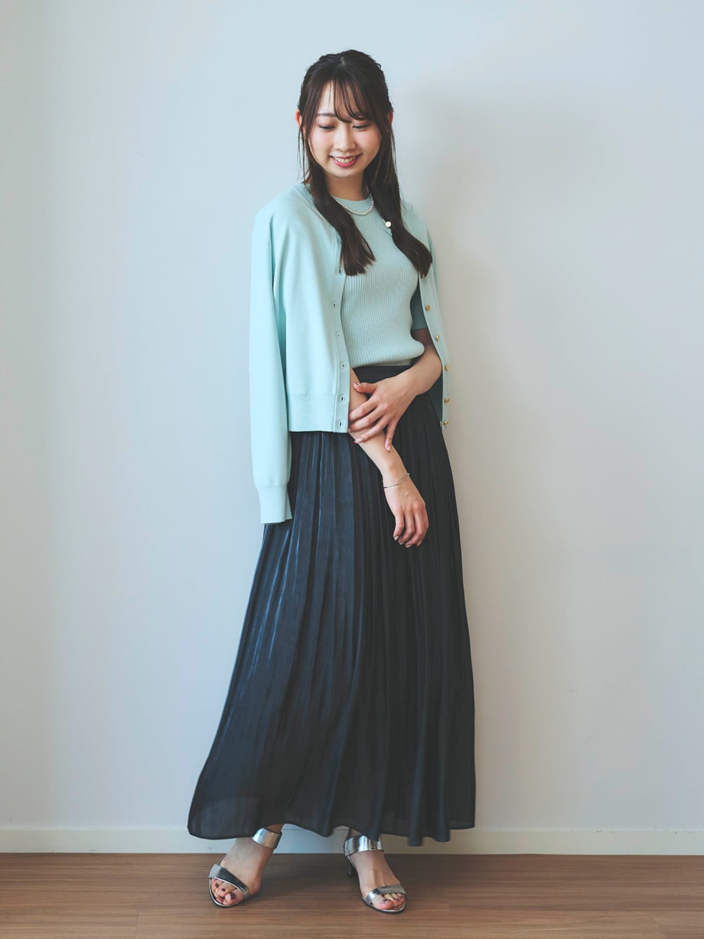 PLST(プラステ)公式｜夏の”2大人気ニット” ​テイスト別着こなし