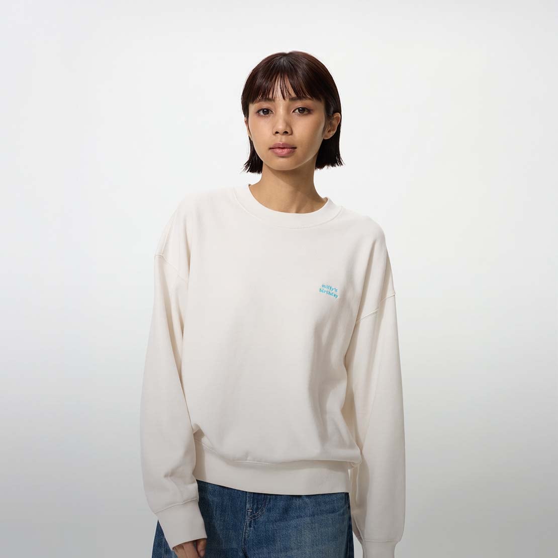 model wearing miffy in bloom UT Graphic Sweatshirt in off white with a blue jeans