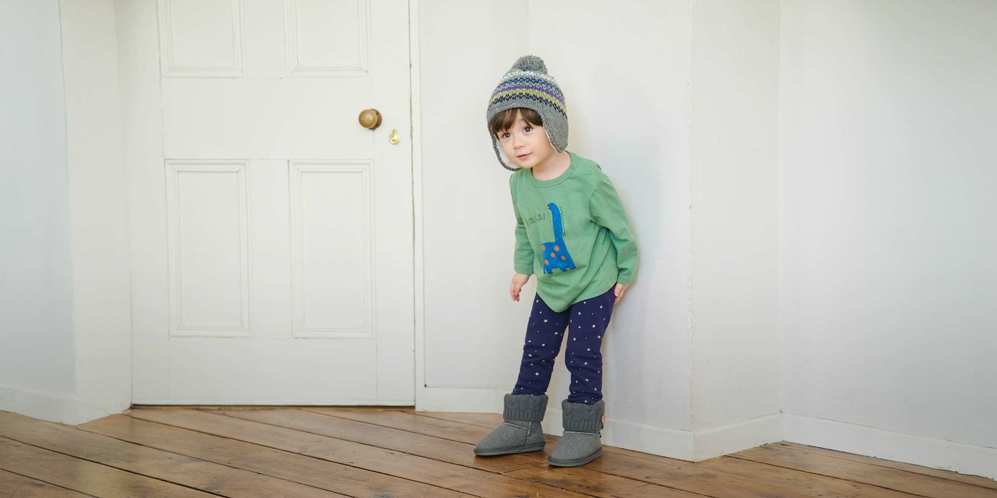 model wearing Fleece Leggings in navy with star print