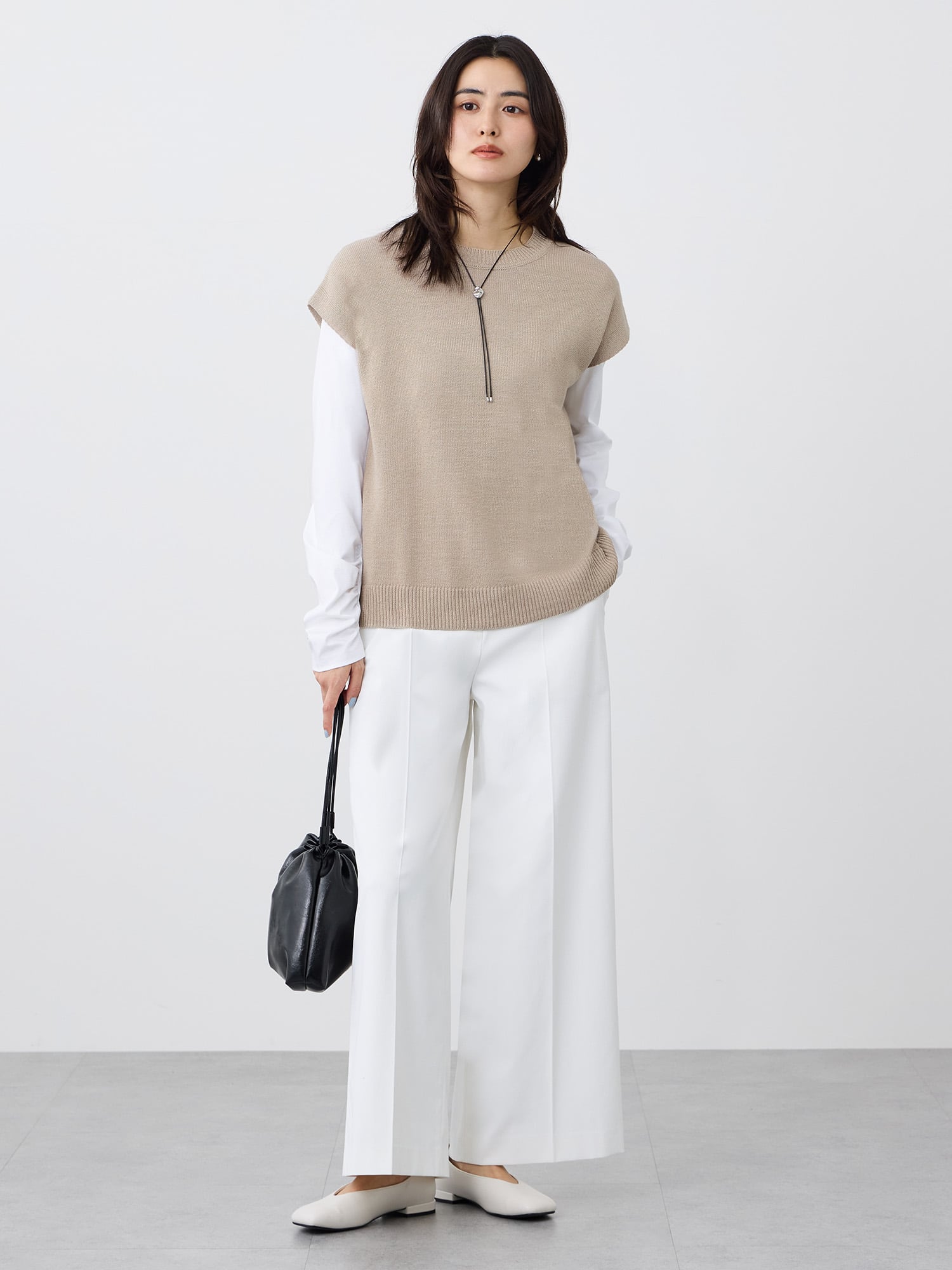 ワイドパンツ×淡色