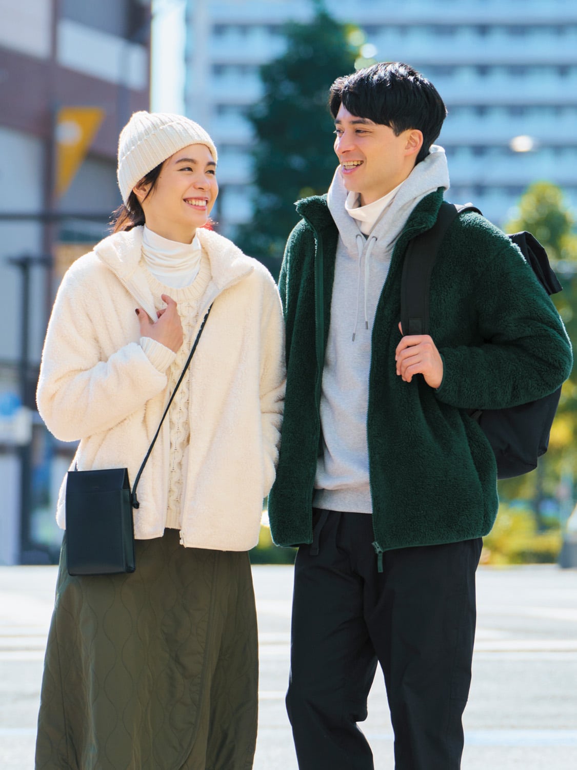 Gửi quần áo, đồ len, phụ kiện mùa đông ra nước ngoài có cần khai báo đặc biệt không?