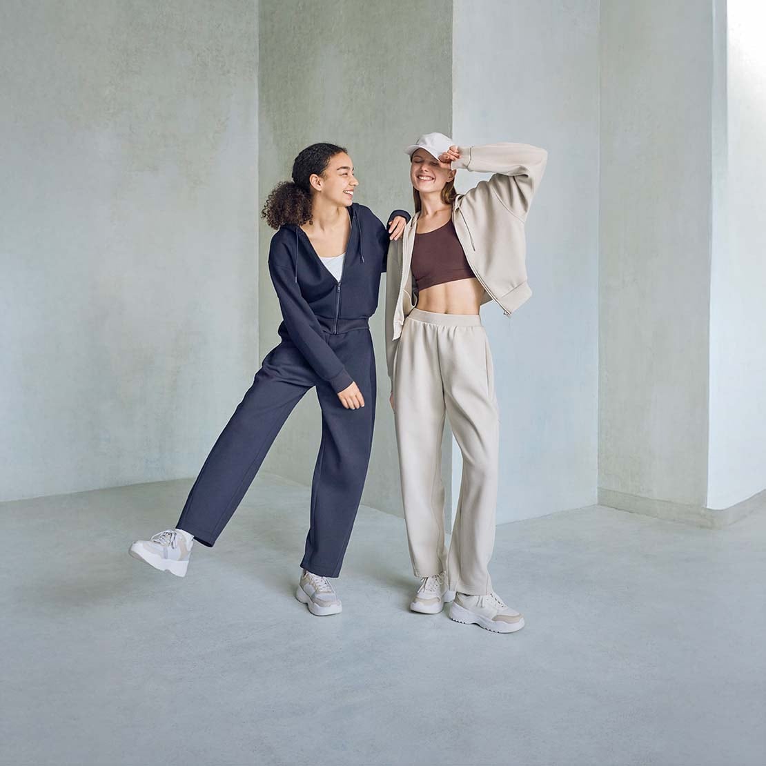 アニエスベー　ガーデン 赤 Mサイズ相当＋新品 UNIQLO Tシャツ 白＋緑 アニエスベー ガーデン 赤 Mサイズ相当＋新品 UNIQLO Tシャツ 白