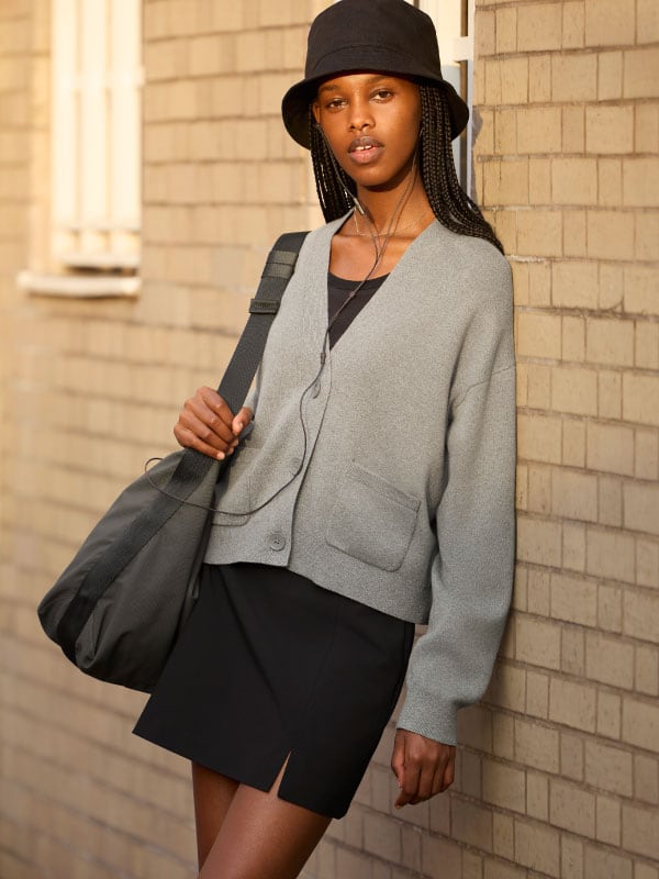 Cardigan Pendek Katun Lembut Kerah V