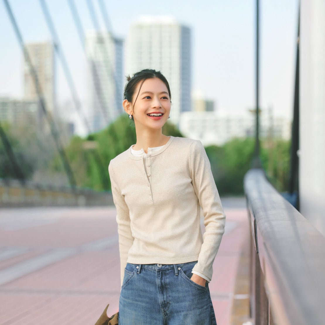 レディースのティーシャツ・カットソー商品一覧ページはこちらから。