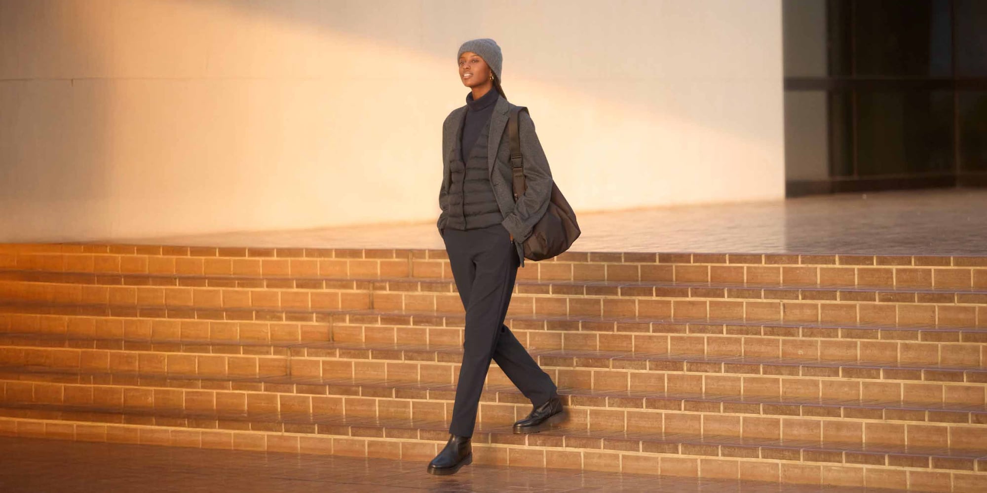 Double-layered construction with heat-retaining fleece lining.