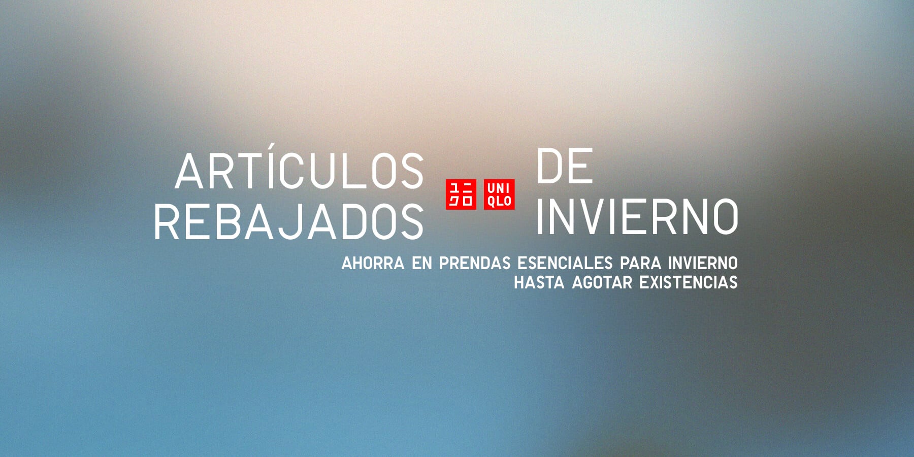 Fondo multicolor degradado con el texto «WINTER SALE» (Rebajas de invierno), el mensaje «Ahorra en artículos esenciales para el invierno solo hasta agotar existencias» y el logotipo de UNIQLO.