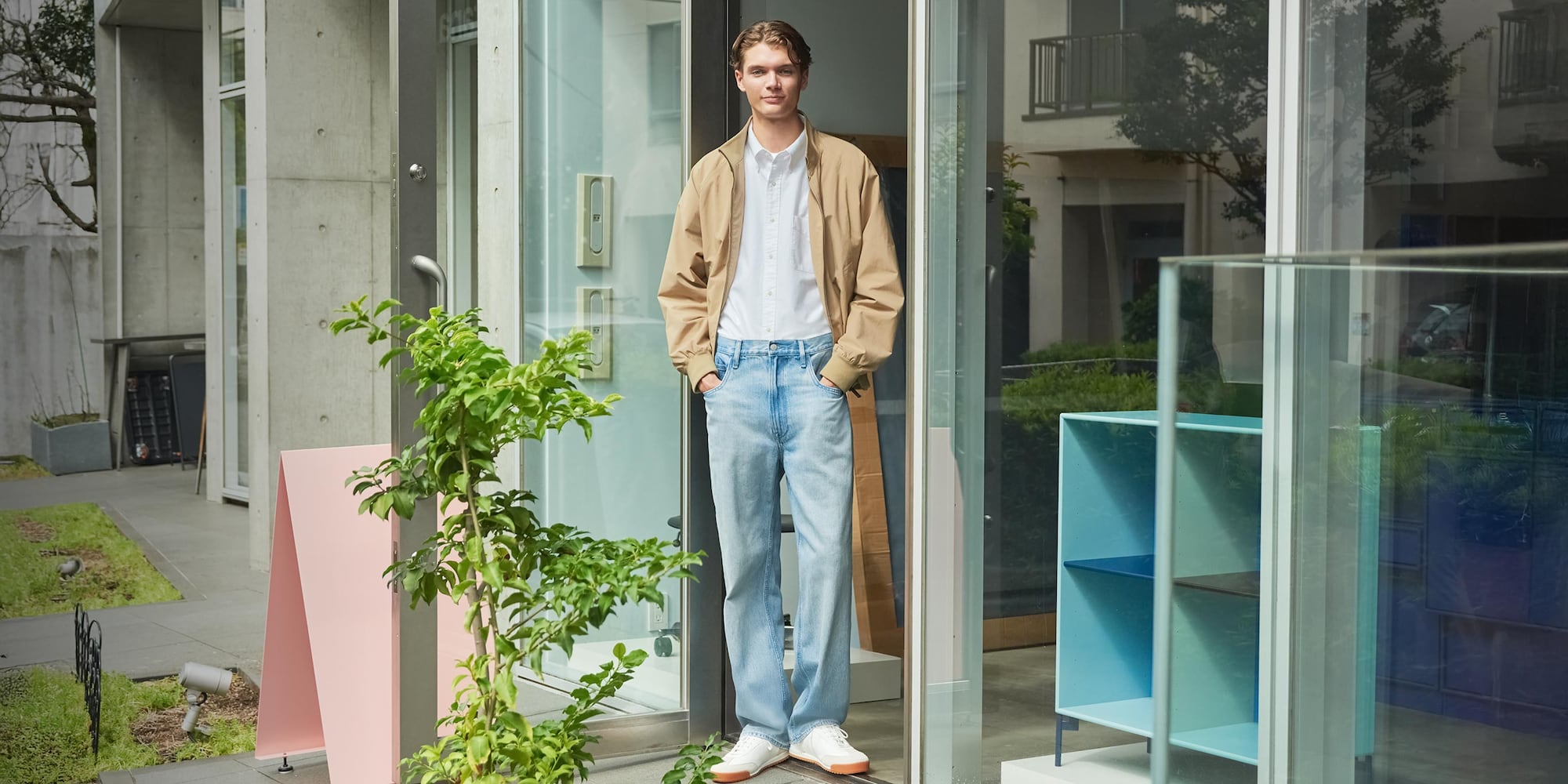 Coupe volumineuse, large et droite.