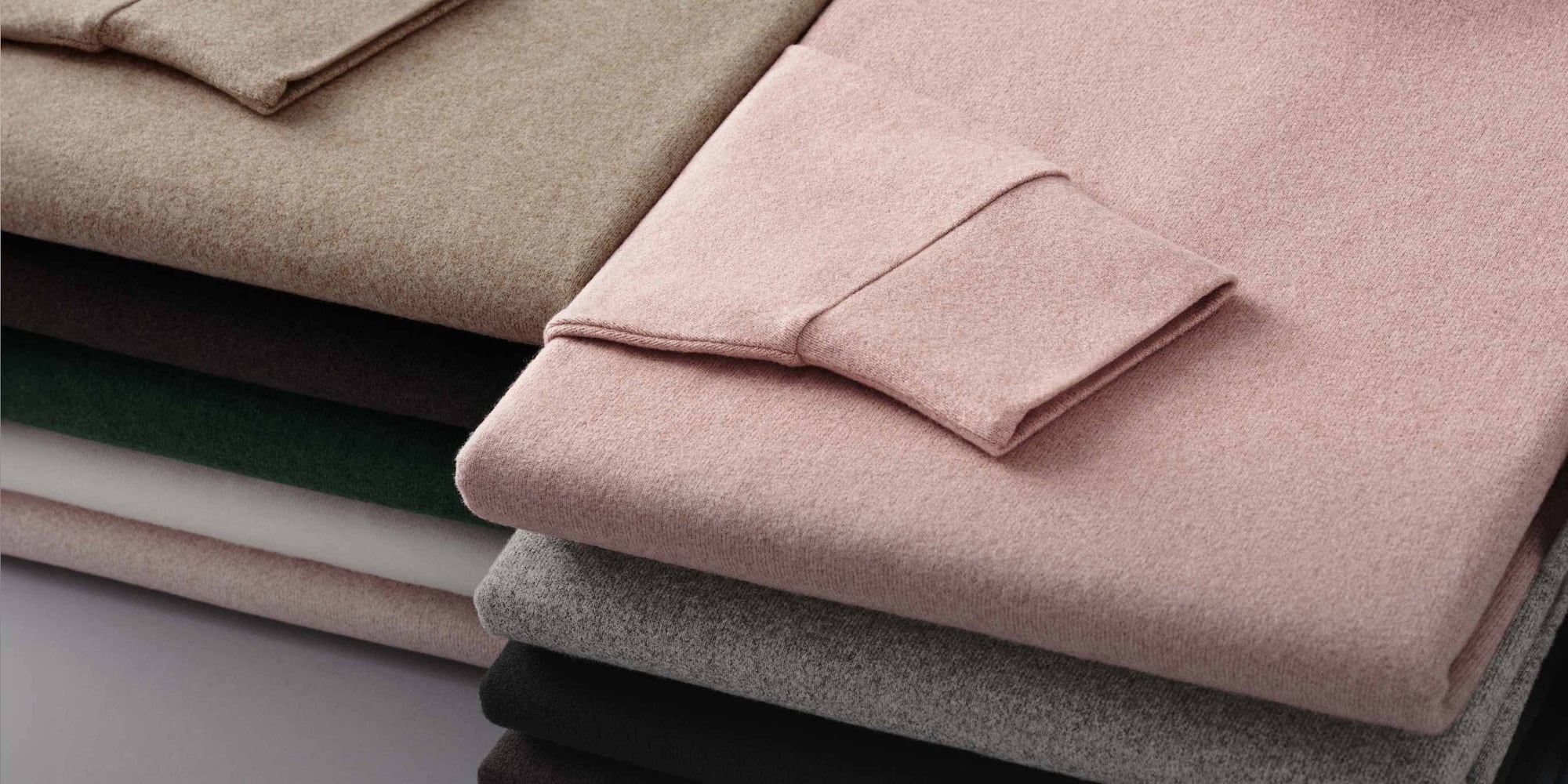 The look of knitwear with a brushed fleece
interior for soft sweatshirt-style comfort.