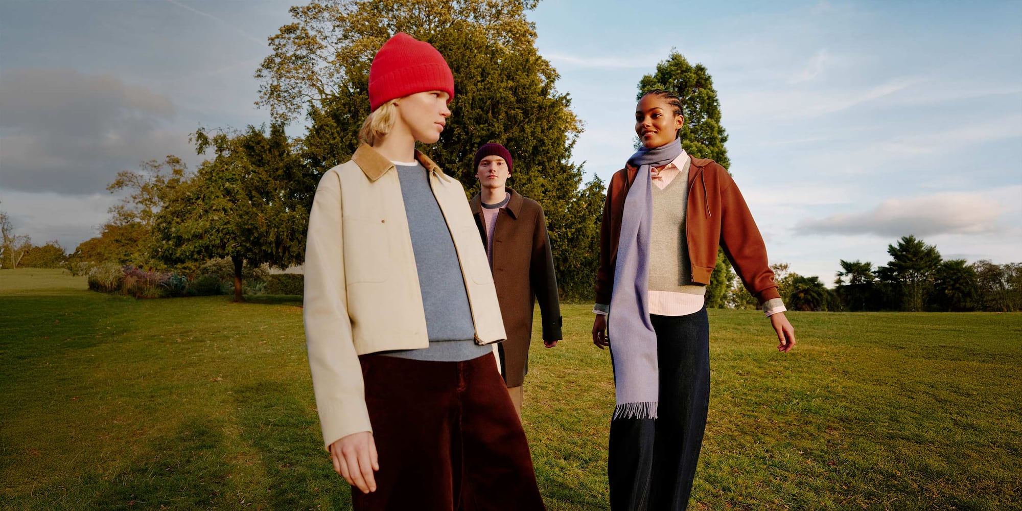 model wearing Cashmere crew neck in red