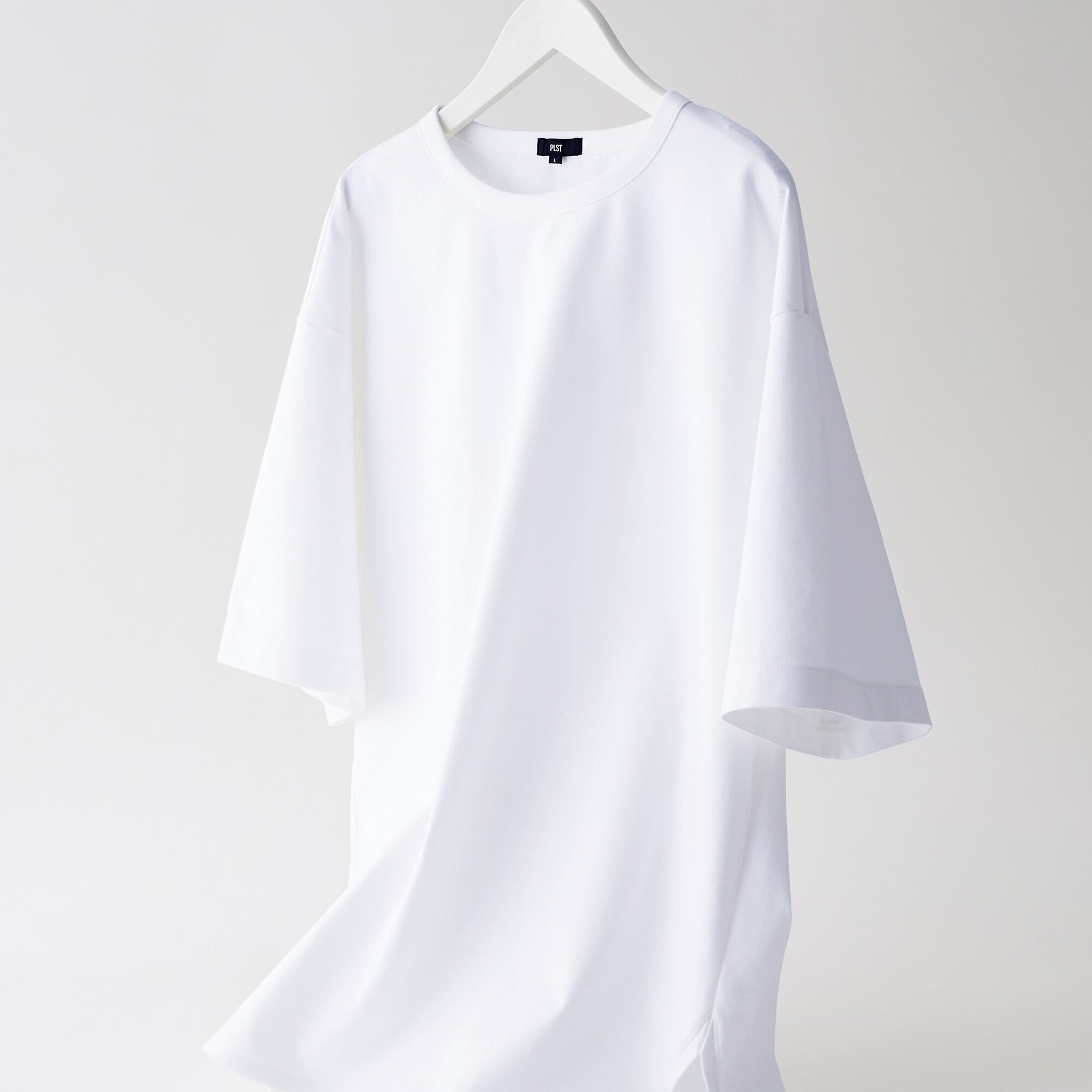 ストレッチコットンブレンドラウンドテールTシャツ