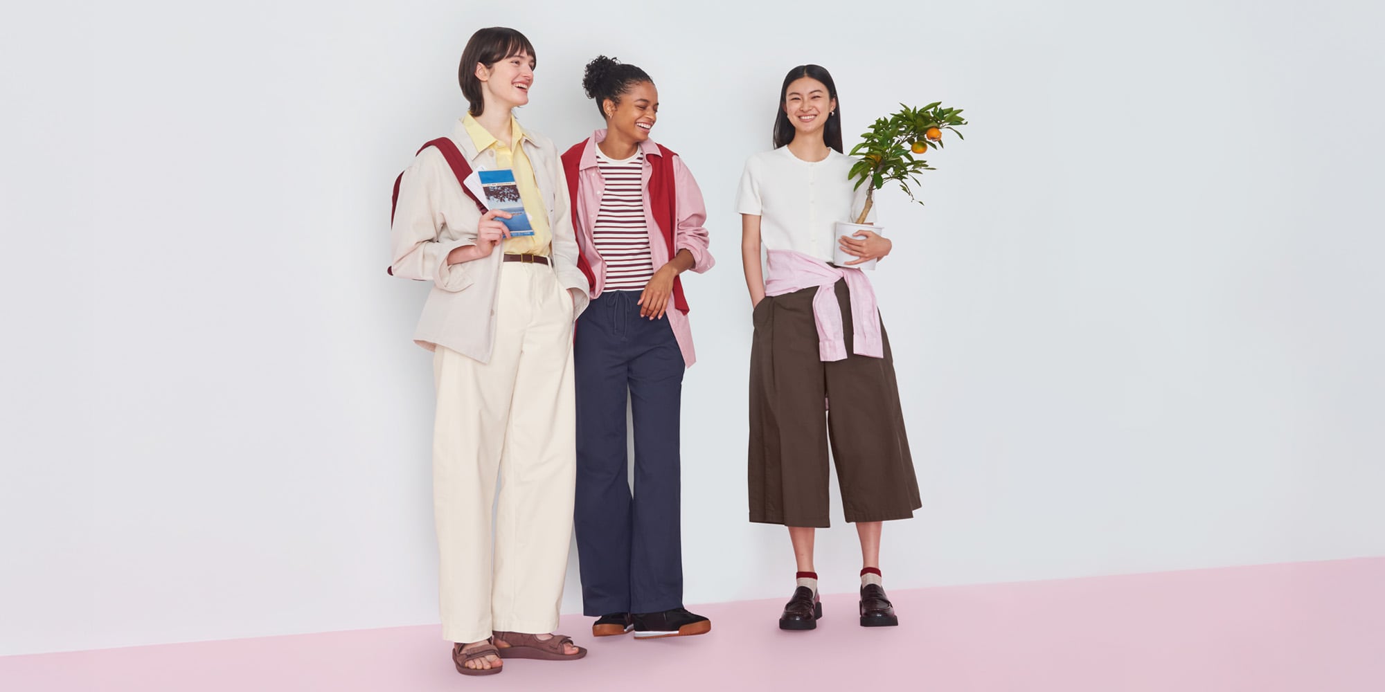 models wearing UNIQLO casual trousers