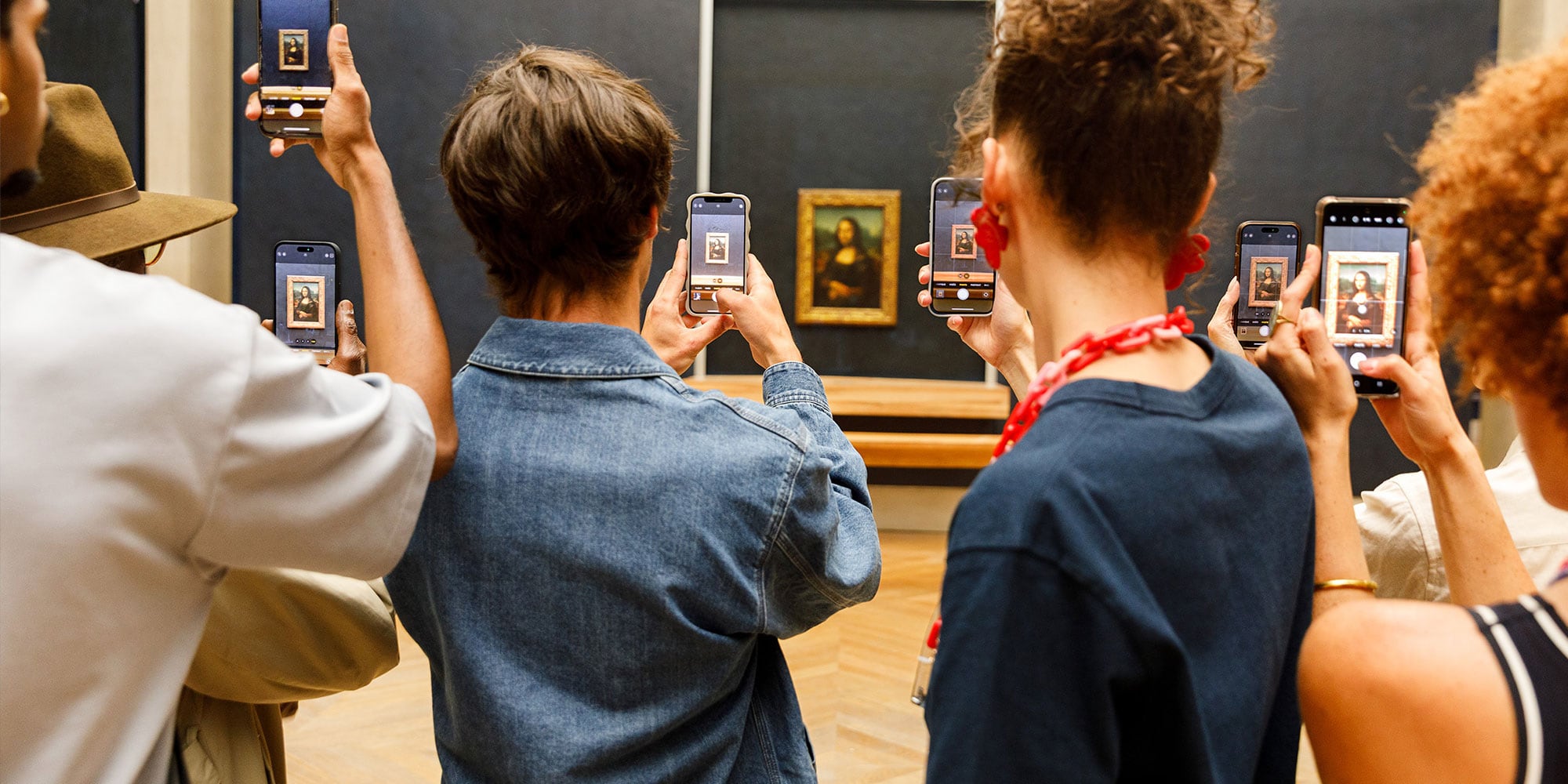 The Louvre UT (Graphic T-shirt)