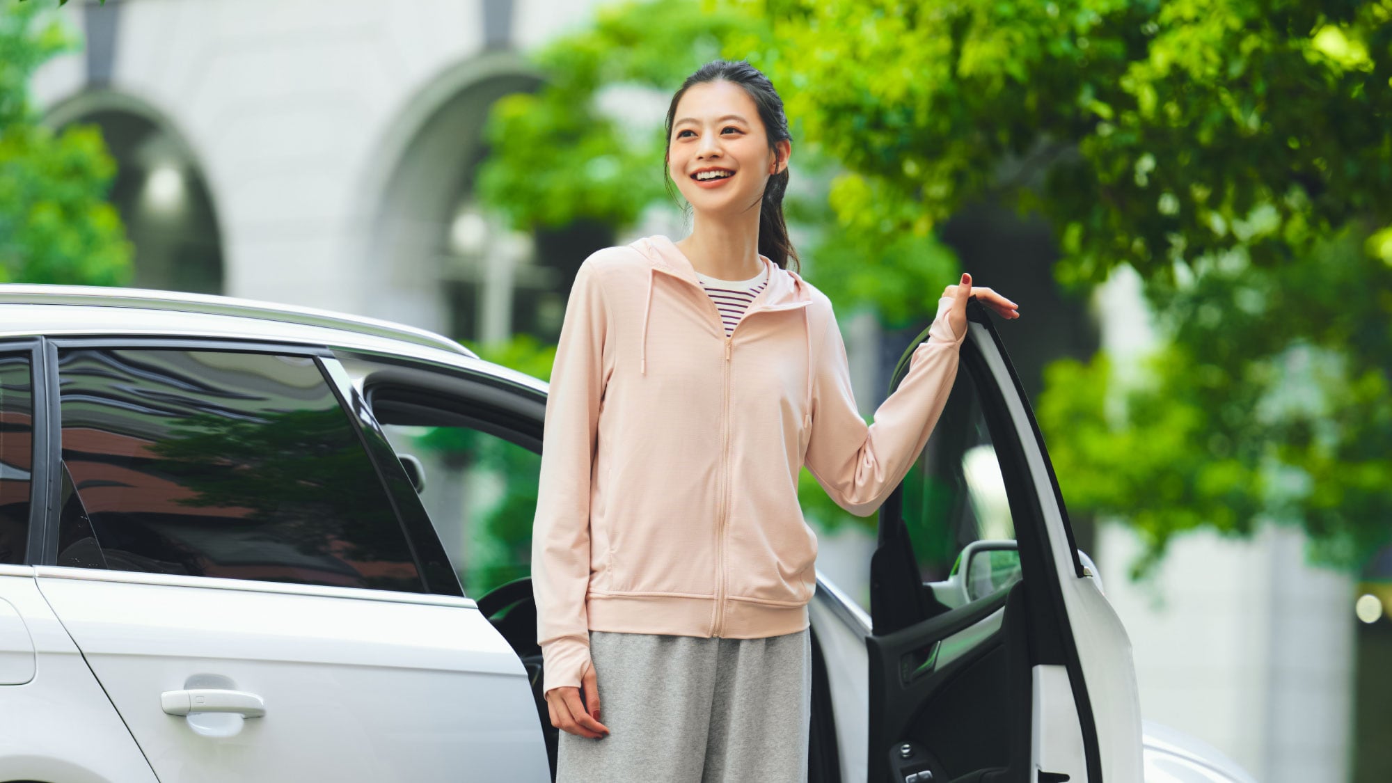 UV Protection PROTECT YOUR SKIN BY BLOCKING OVER 90% OF UV RAYS.