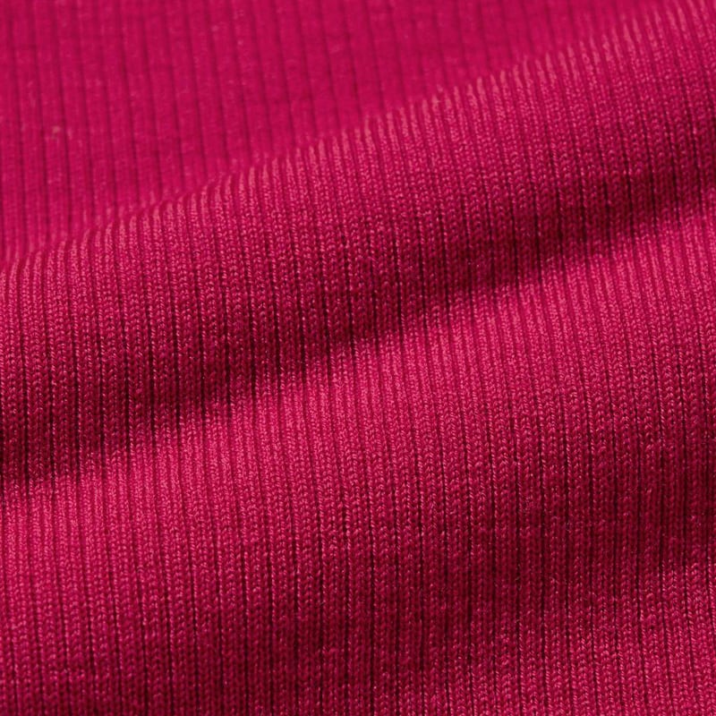 Special button stitching allows buttons to be fastened with one hand.