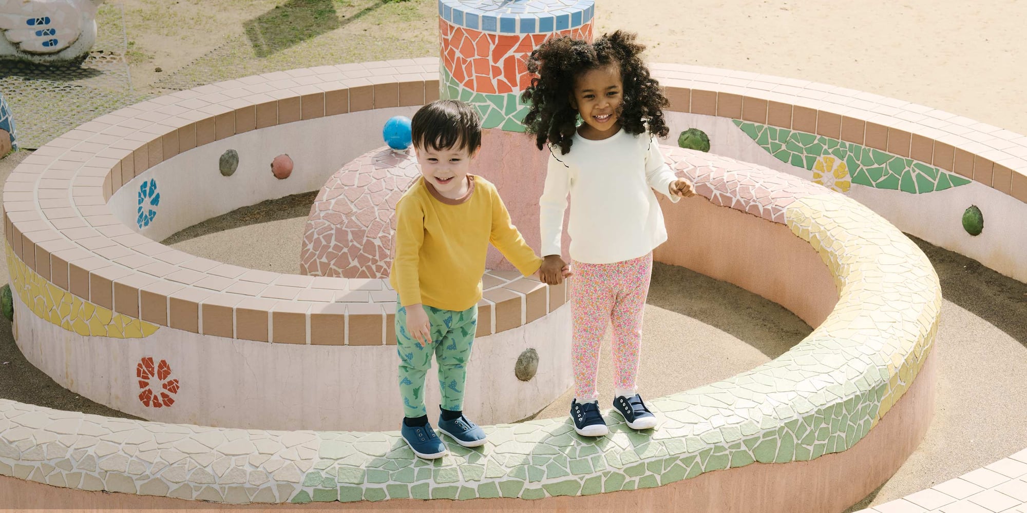 two models wearing UNIQLO leggings