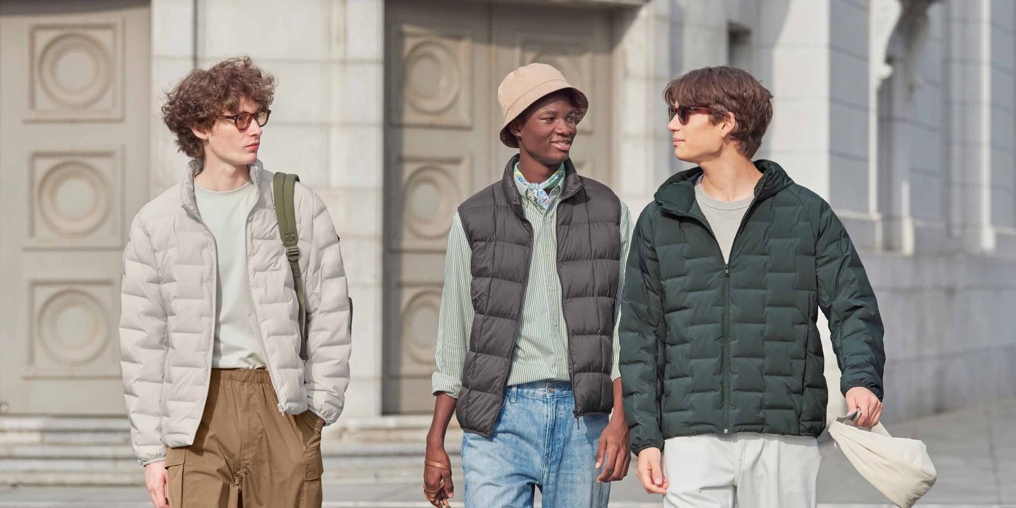 Découvrez notre gamme de vestes et parkas, pour passer d’une saison à l’autre avec élégance.