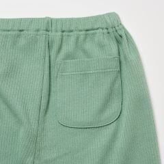 Rear pocket, the guide for easy changing. It features a large pocket that can fit a handkerchief. The front and back are easy to differentiate and will help kids change their own clothes.