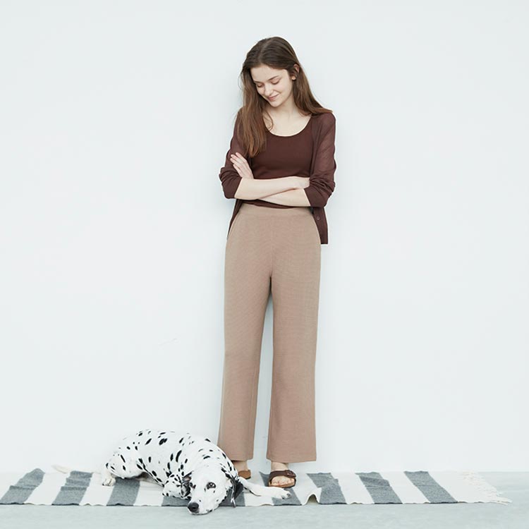 Uniqlo Women Wide-Fit Curved Twill Jersey Pants Review 2020 | The Strategist