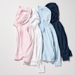 UV protection shields kids’ skin from UV rays. Smooth and comfortable even in strong sunlight. The soft AIRism brings Cool-Touch.