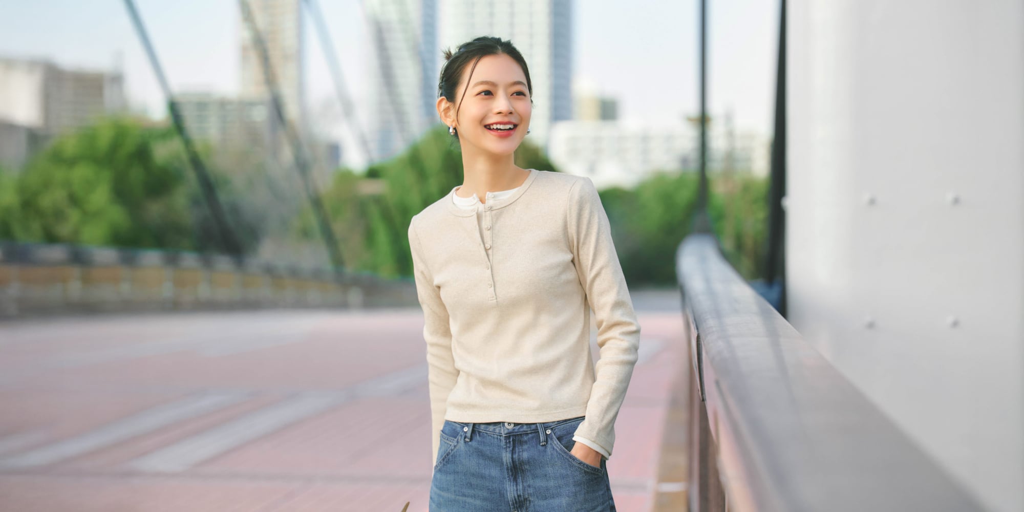 レディースのティーシャツ・カットソー商品一覧ページはこちらから。