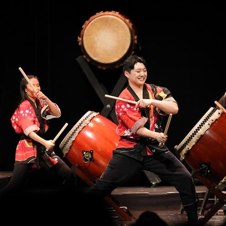 Taiko drum performance 